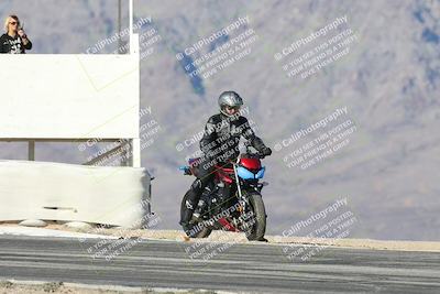 media/Dec-01-2025-Moto Forza (Mon) [[2daa91e15f]]/3-Beginner Group/Session 4 Turn 9/